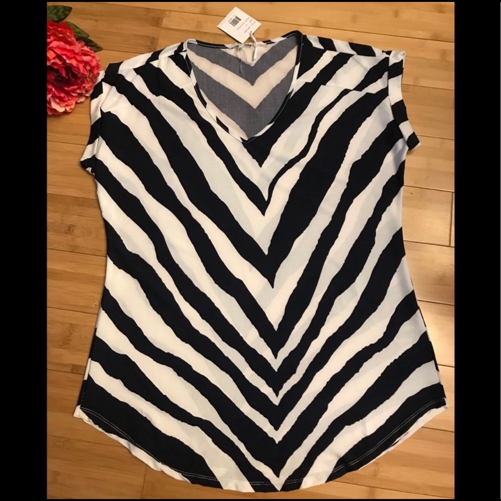 🆕 NWT Milano Animal Print Short Sleeve